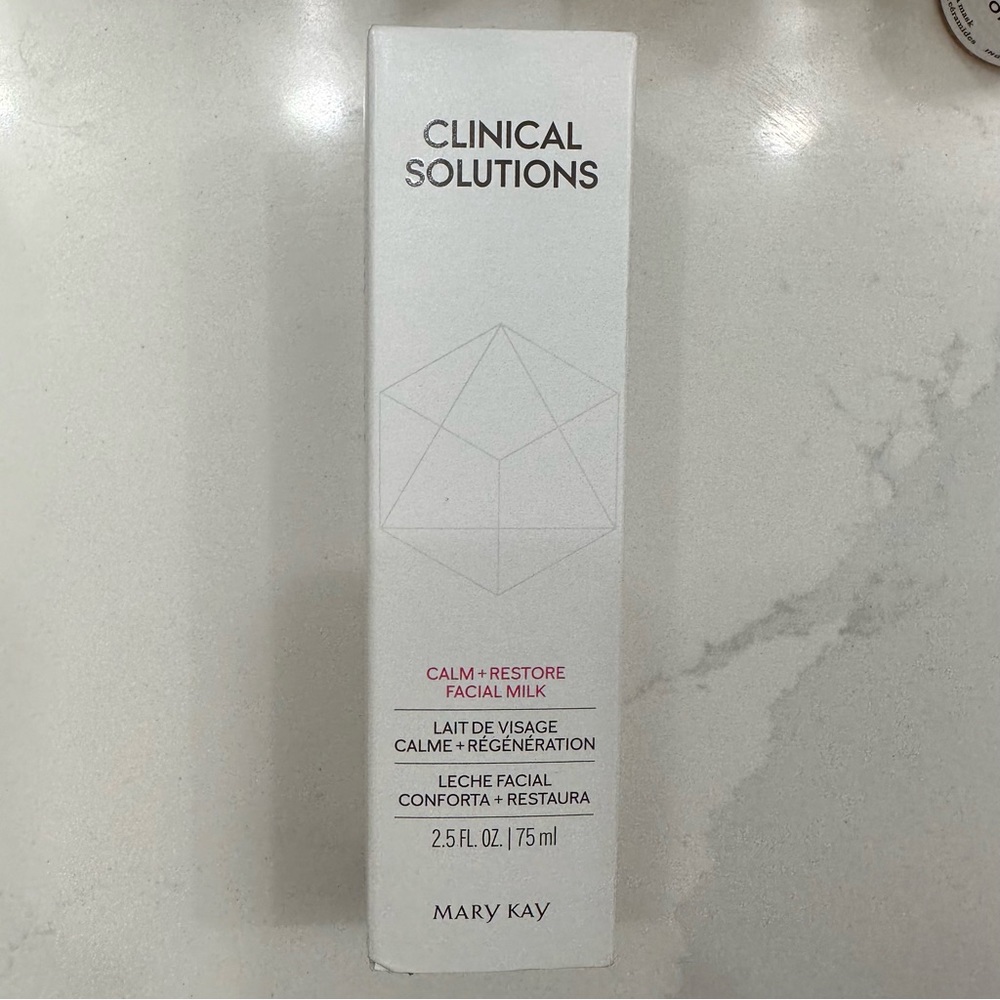 Mary Kay Clinical Solutions® Calm + Restore Facial Milk